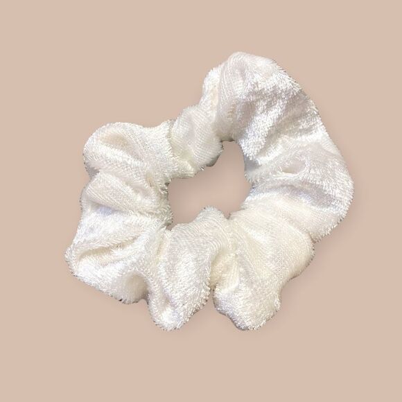 🆕 2/$20 Velvet Scrunchie Duo - Picture 3 of 3